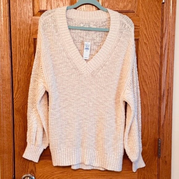 American Eagle Women's M Light Beige V-Neck Pullover Sweater Casual NWT - Picture 1 of 7